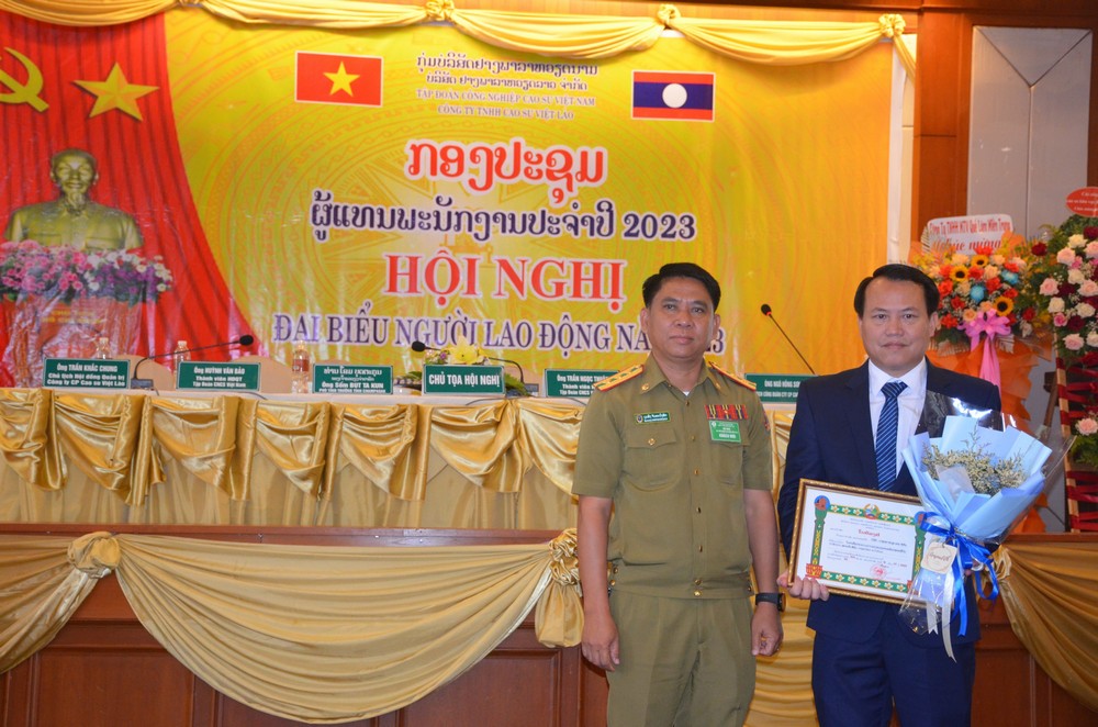 hình ảnh cao su việt lào